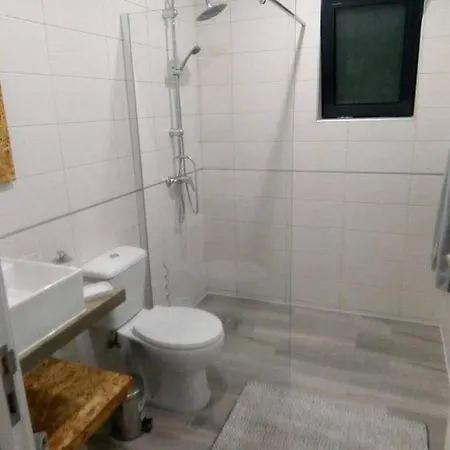 Impeccable 1 Bed In