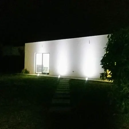 - Sleeps 4 & Free Parking Ribeira Grande