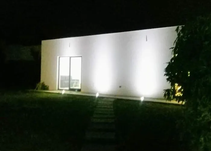 - Sleeps 4 & Free Parking Ribeira Grande