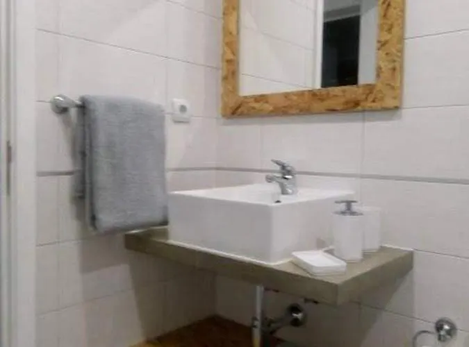 - Sleeps 4 & Free Parking Villa