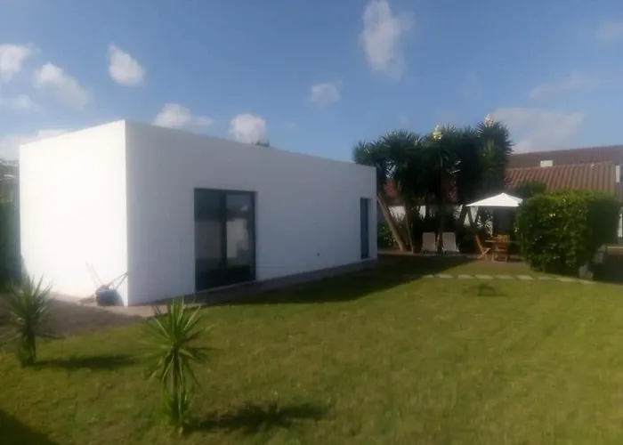 - Sleeps 4 & Free Parking Villa *