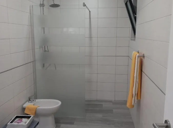 - Sleeps 4 & Free Parking Villa Ribeira Grande